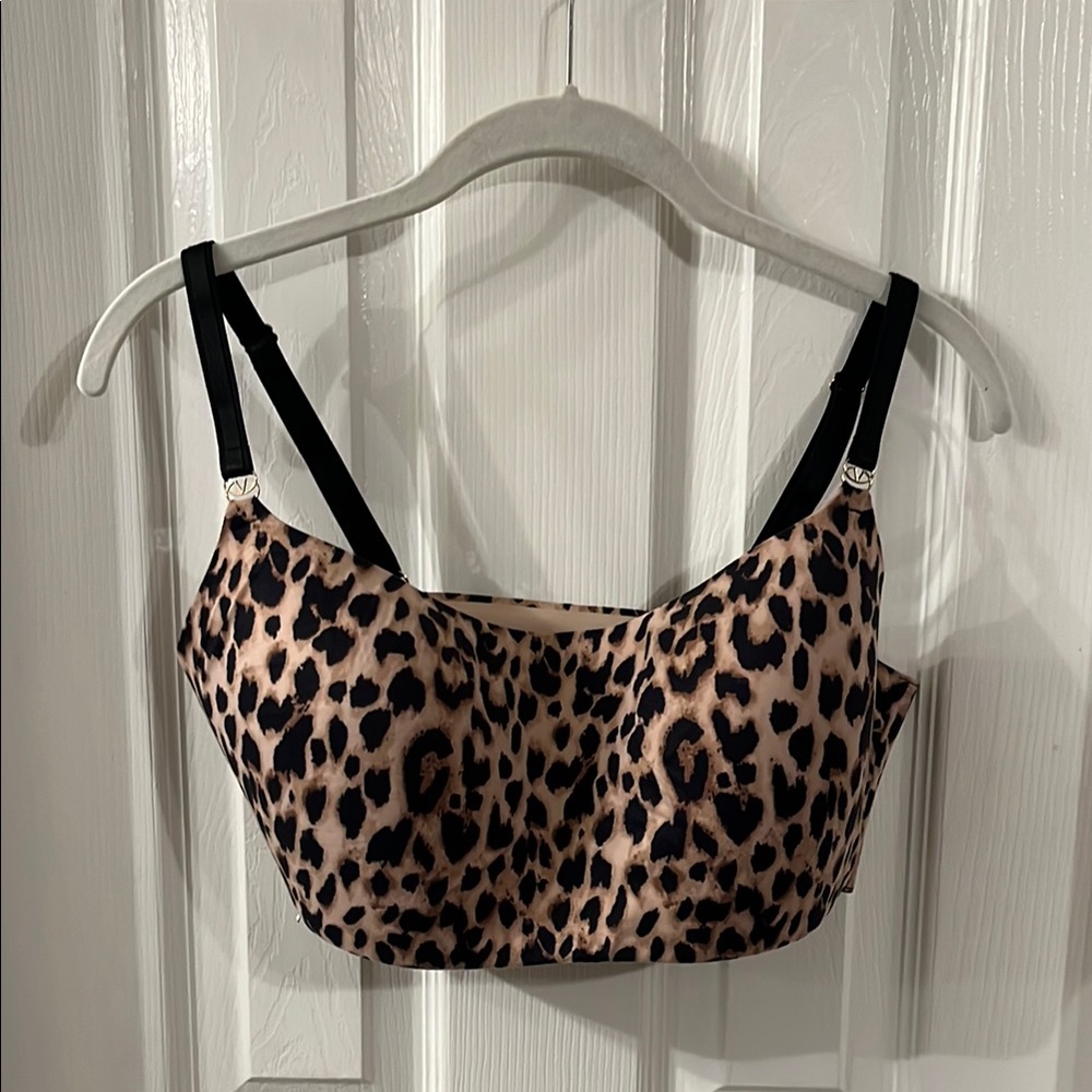 VICTORIA SECRET LOUNGE BRA SIZE LARGE/DD